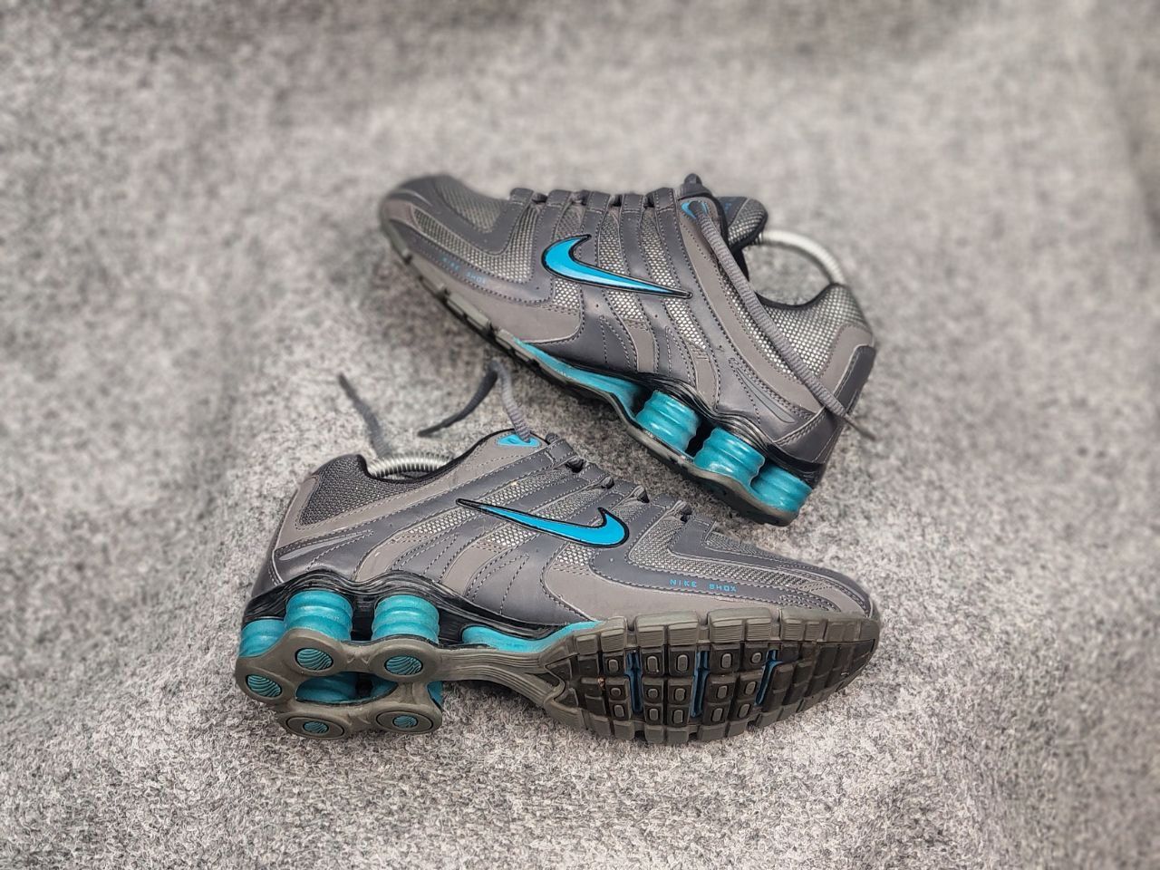 Nike Vintage Nike Shox NZ Cool Grey Cyber Y2K Style Sneakers Size US 7 / IT 37 - 4 Thumbnail