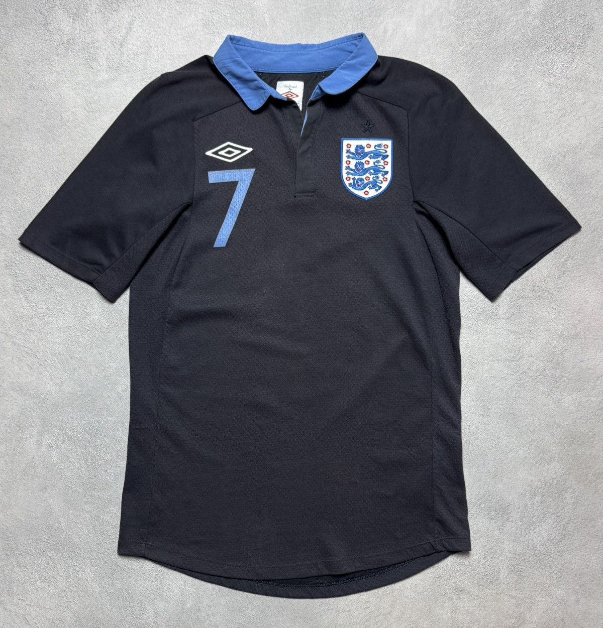 Umbro England 2012 2013 Away Shirt Soccer Jersey Umbro #7 Walcott Size US S / EU 44-46 / 1 - 1 Thumbnail