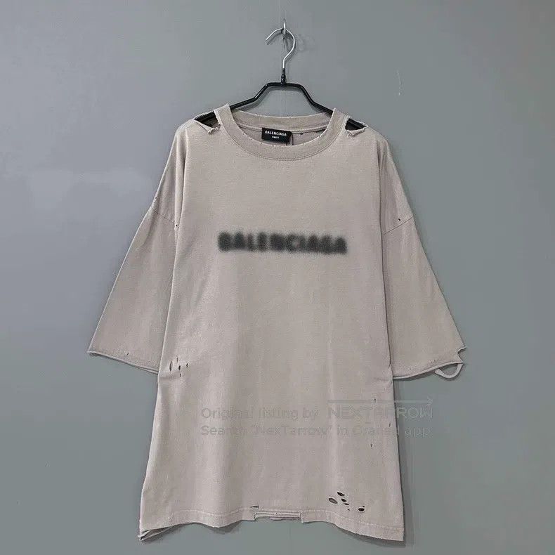 Balenciaga Balenciaga Distressed fuzzy logo short-sleeve Size US S / EU 44-46 / 1 - 1 Thumbnail