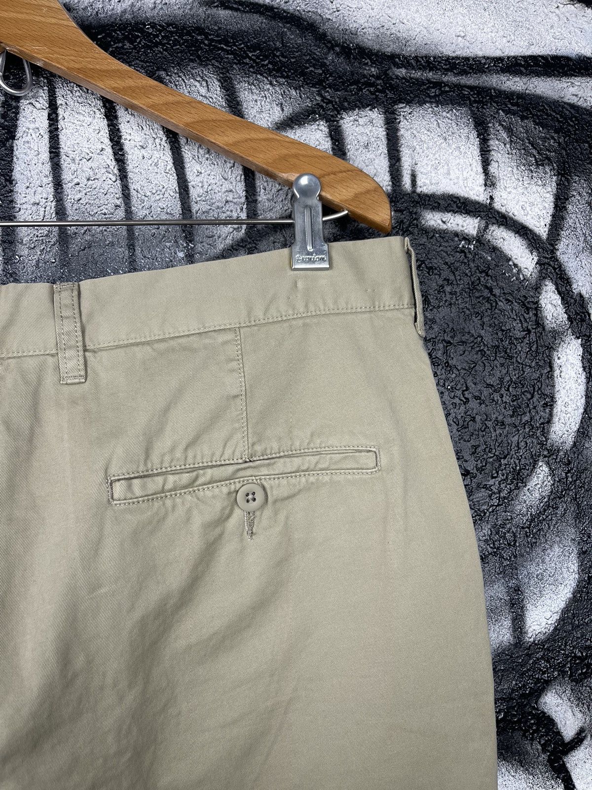 Uniqlo Uniqlo Beige Cotton Chino Shorts Men’s Size Large Size US 34 / EU 50 - 10 Thumbnail