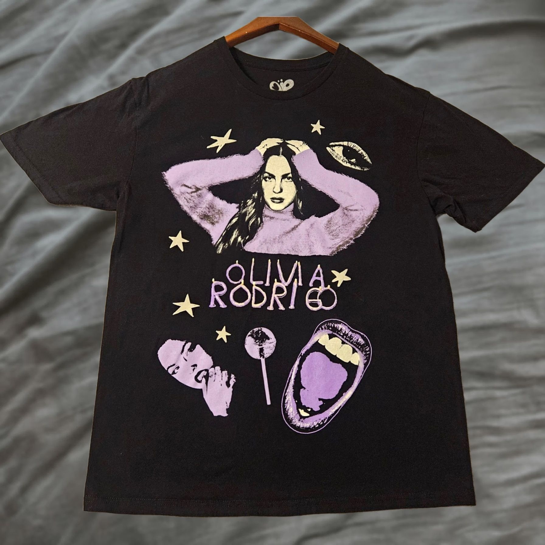 Vintage OLIVIA RODRIGO Graphic T-Shirt Black Purple Star Tour Merch Size L Women's Crew Neck Short Sleeve Cotton Jersey Size L / US 10 / IT 46 - 1 Thumbnail
