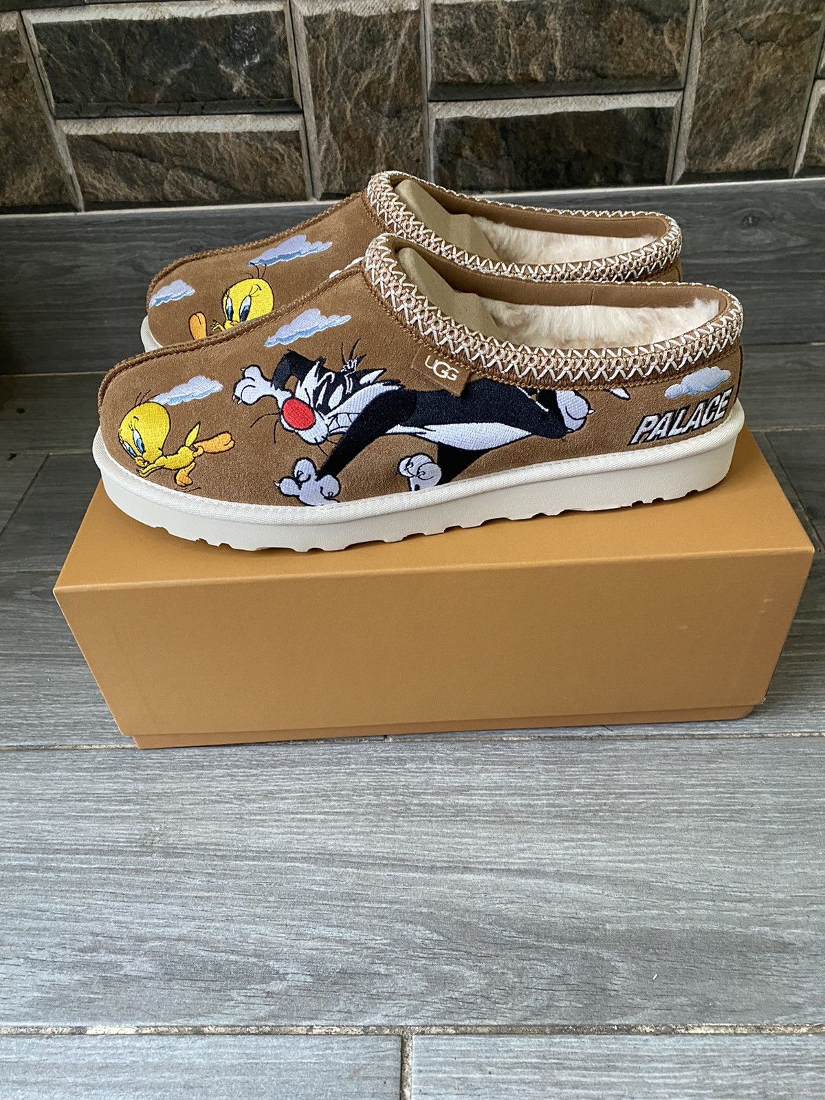 Palace Palace Ugg Tasman Slipper Looney Tunes Chestnut Size 12 Size US 12 / EU 45 - 2 Thumbnail