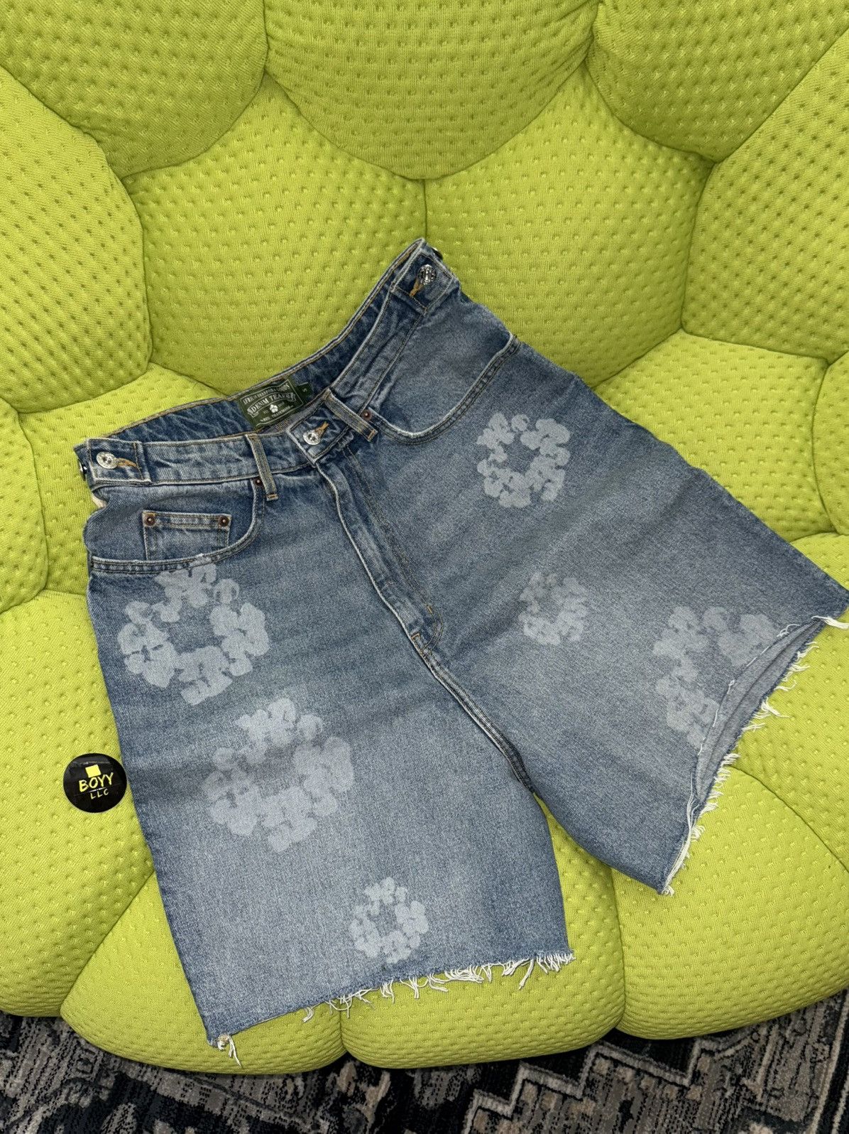 DENIM TEARS Wreath logo Jean shorts SMALL Size US 30 / EU 46 - 3 Thumbnail