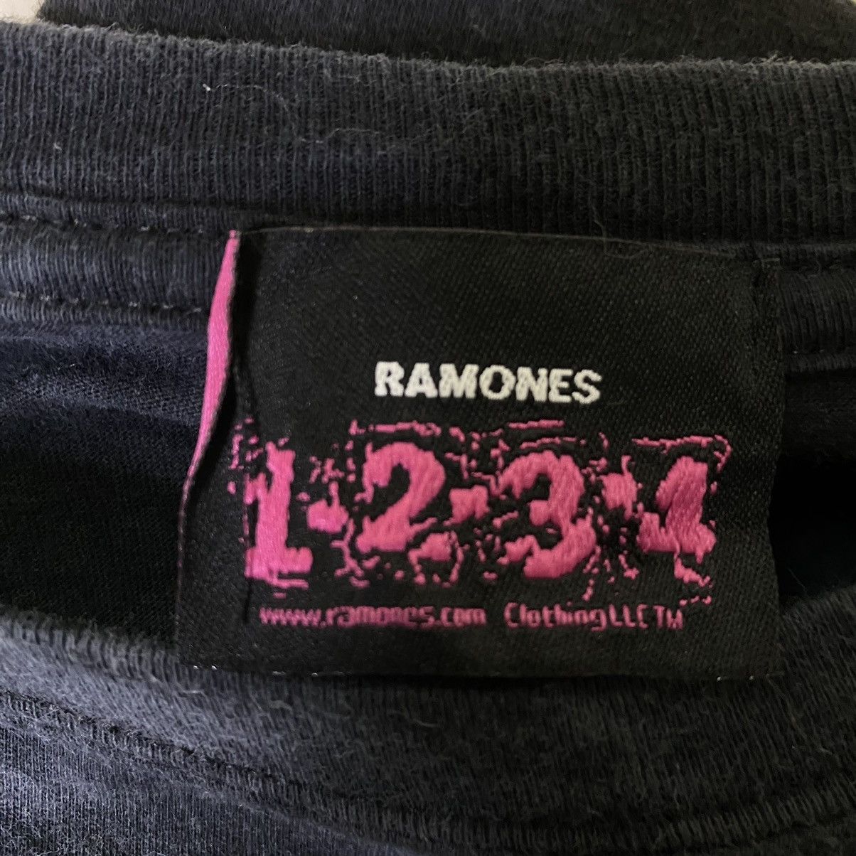 Band Tees × Vintage 2015 Ramones Forest Hills High Black Snow Wash T Shirt Size US L / EU 52-54 / 3 - 3 Thumbnail