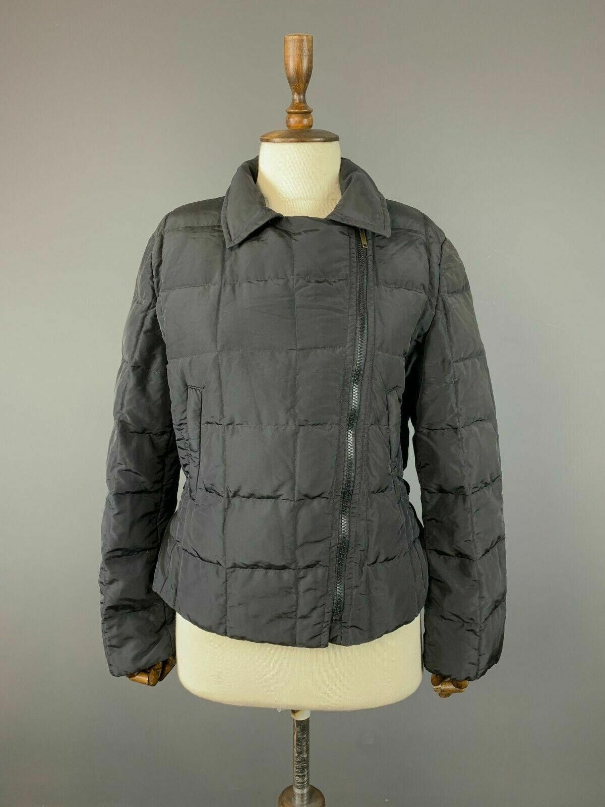 Designer Ladies Weekend Max Mara Black Full Zip Quilted Nylon Jacket Size M / US 6-8 / IT 42-44 - 1 Thumbnail
