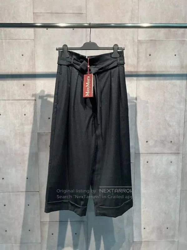 MaxMara Women's Black Wool Casual Pants .