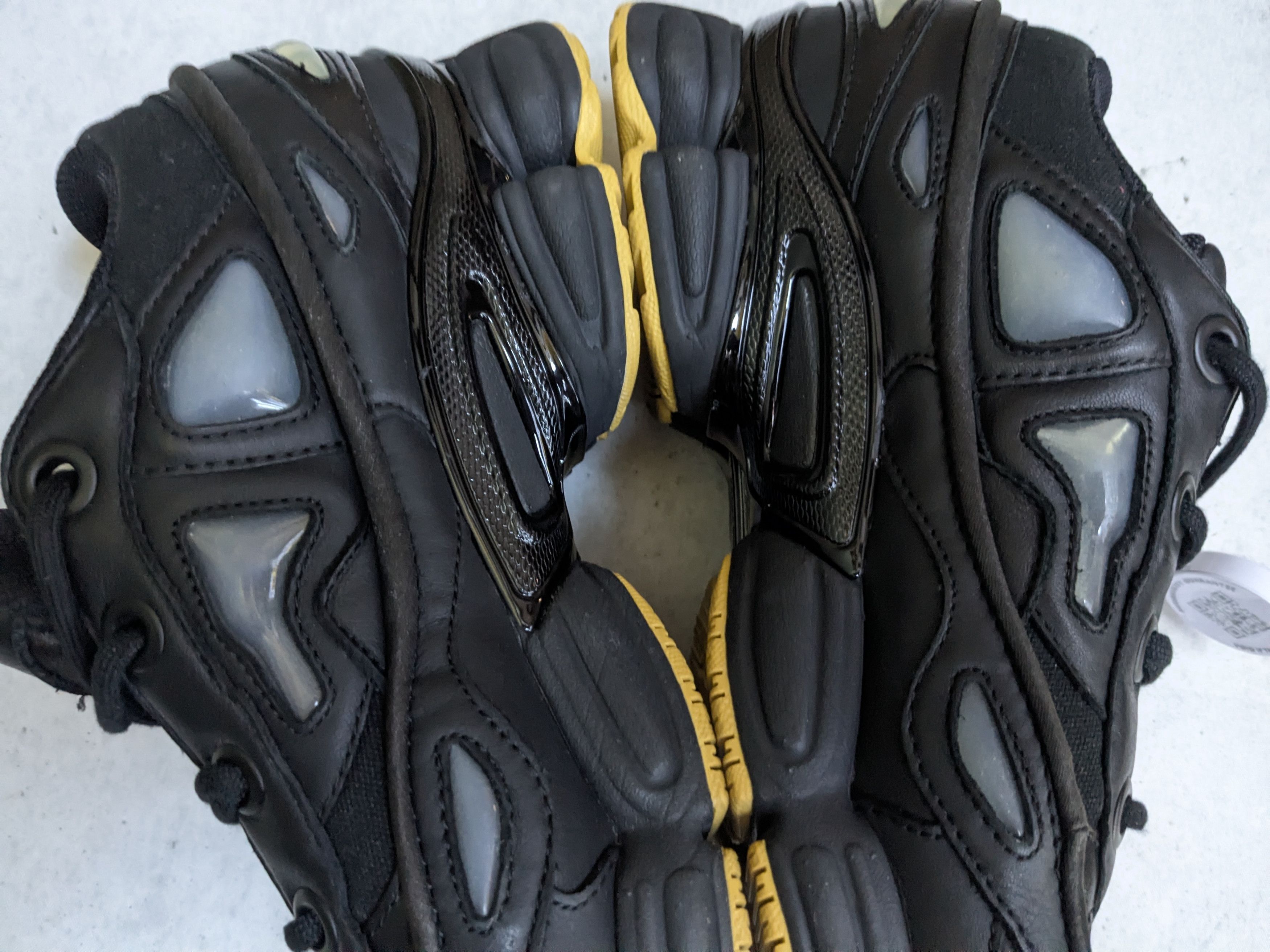 Raf Simons Adidas x Raf Simons Ozweego Black Corn 9 BB6741 Size US 9 / EU 42 - 8 Thumbnail