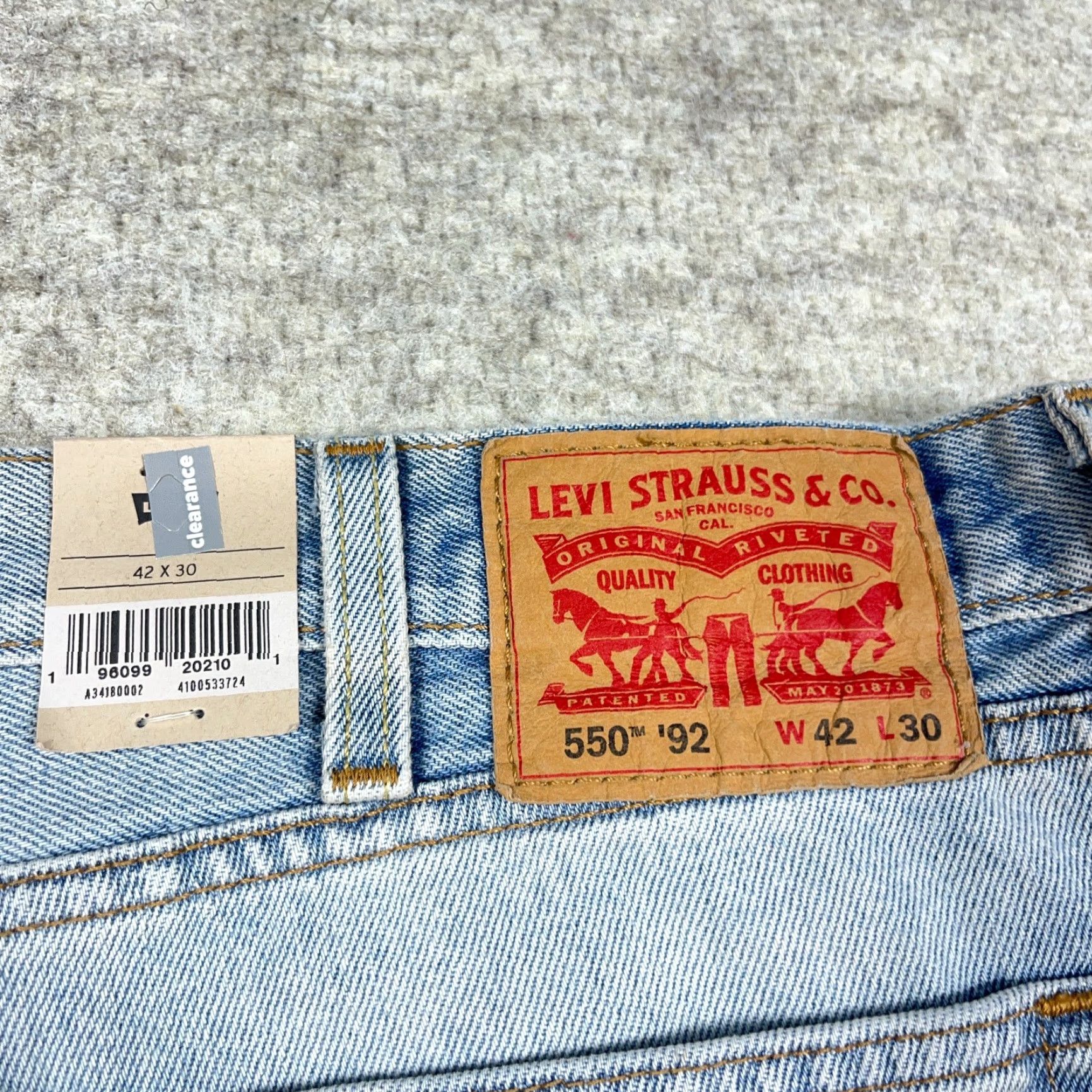 Levi's Levi's 550 Jeans Men 42x30 Relaxed Tapered Fit Blue Denim Cotton 5-Pocket Distressed? No Distressed Light Wash Baggy N/A Size US 42 / EU 58 - 3 Thumbnail