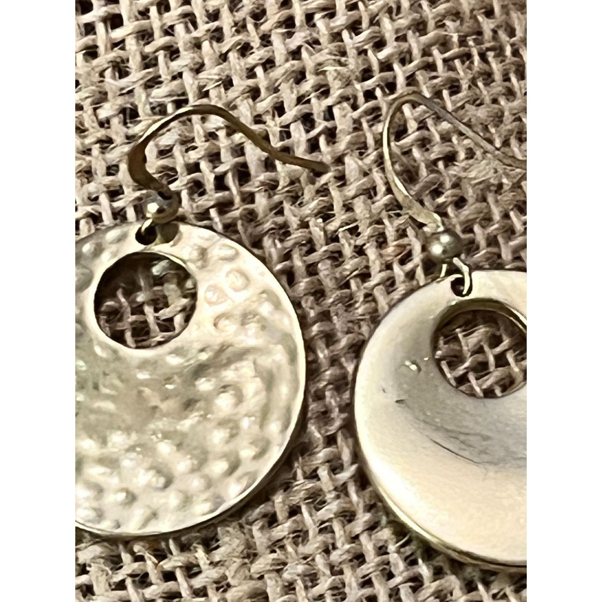 Other Gold Tone Earrings Hammered Disc Dangle Hook 1.5" long Circl Size ONE SIZE - 3 Thumbnail