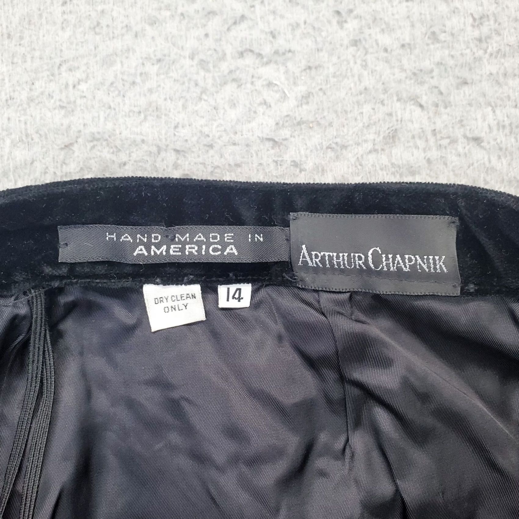 Velvet VINTAGE Arthur Chapnik A-Line Midi Skirt Womens Size 14 Black Velvet Pleated Front Shirt/Skirt Size 36" / US 14 / IT 50 - 5 Thumbnail