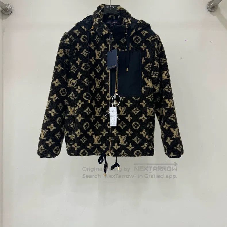 Louis Vuitton Louis Vuitton Black and yellow printed teddy jacket Size XS / US 0-2 / IT 36-38 - 1 Thumbnail