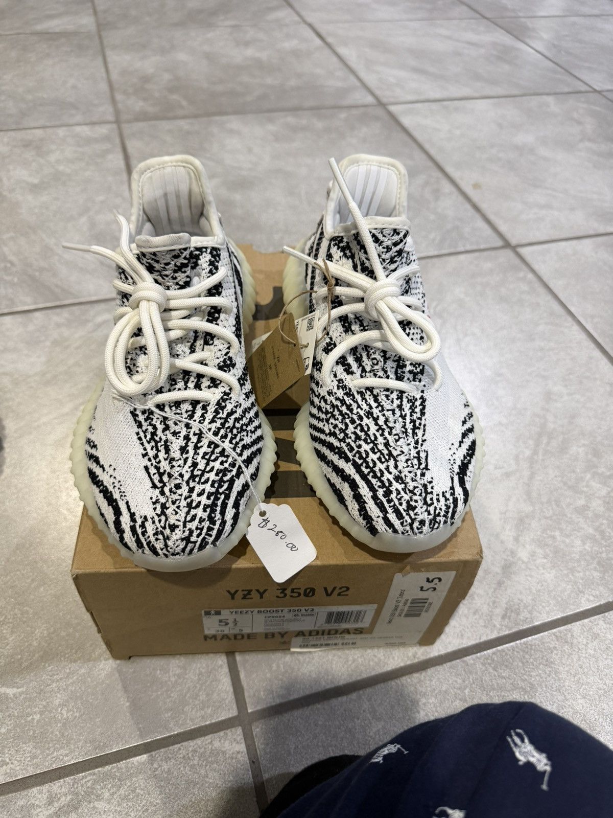 Yeezy Yeezy 350 V2 Zebra Size US 5.5 / EU 38 - 2 Thumbnail