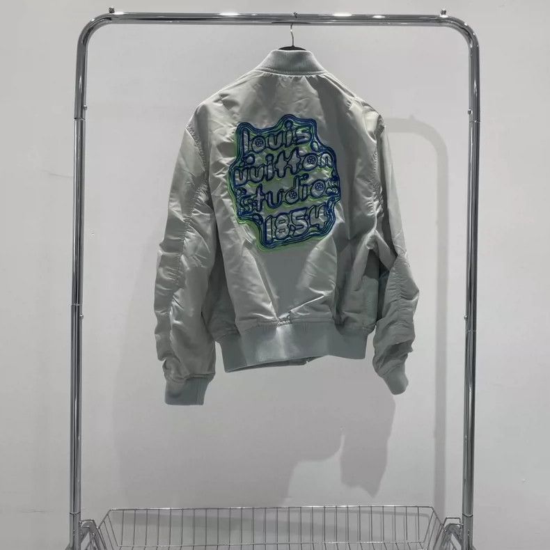 Louis Vuitton Louis Vuitton Embroidered aviator jacket Size US L / EU 52-54 / 3 - 2 Thumbnail
