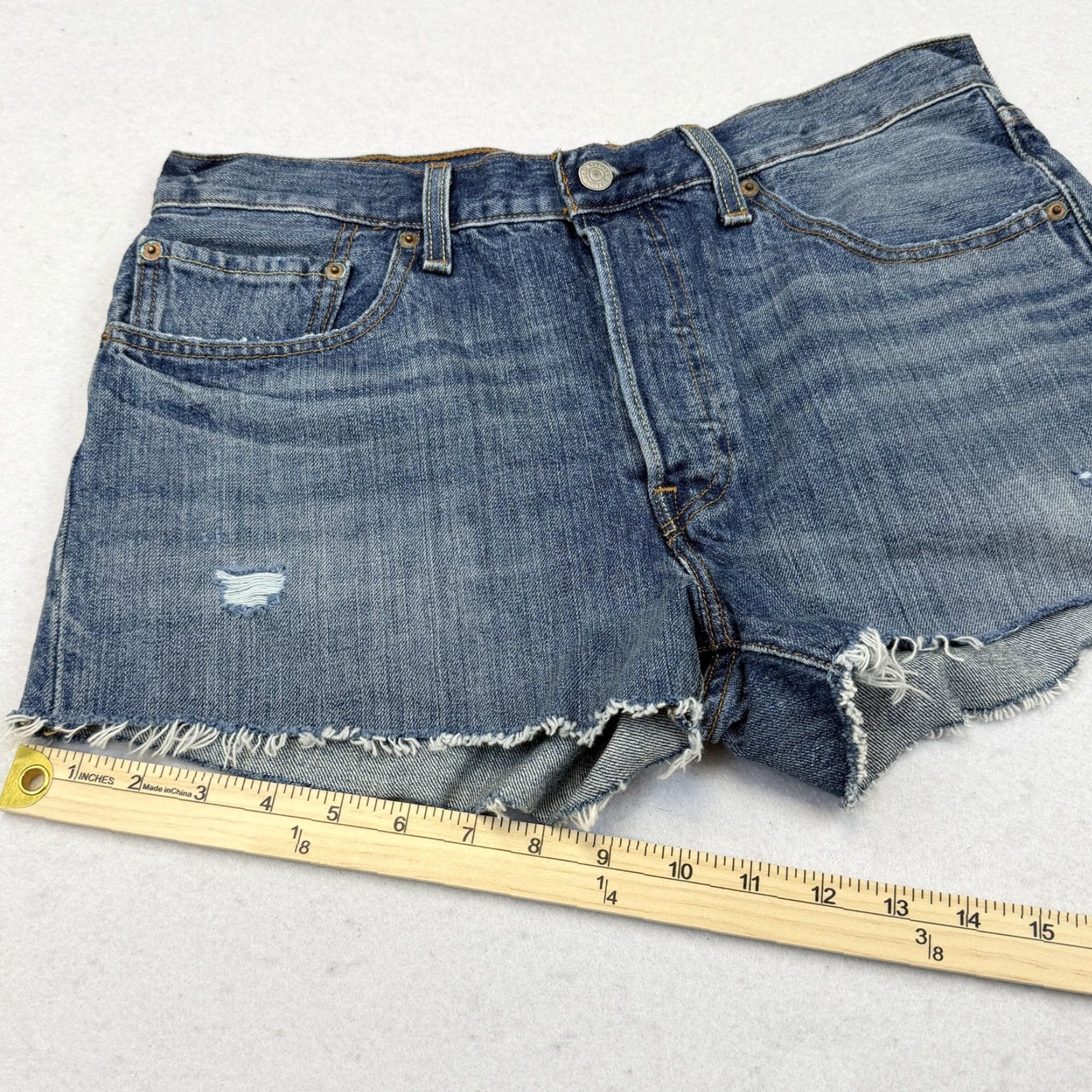 Levi's Levi's Shorts Womens 31 Blue Denim Cut-Off Distressed Frayed Hem Casual Size 24" / US 00 / IT 34 - 7 Thumbnail