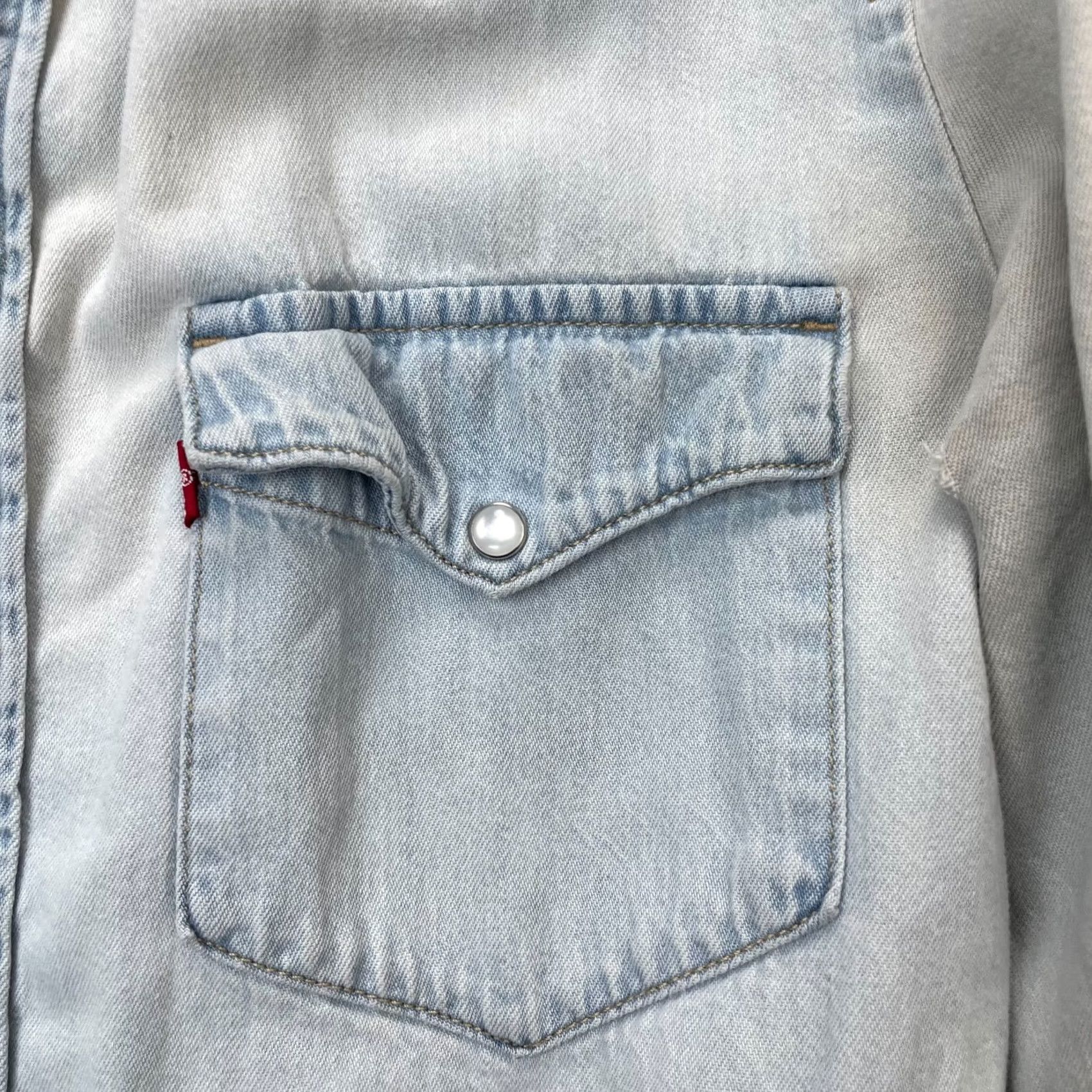 Levi's Levi's Shirt Womens Small Blue Denim Western Pockets Pearl Snap Cowboy Wash Fade Size S / US 4 / IT 40 - 2 Thumbnail