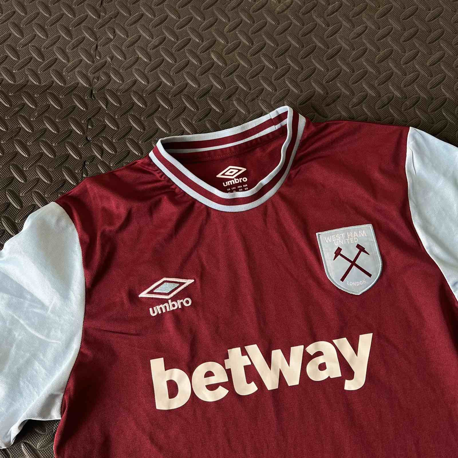 Umbro Umbro West Ham United Soccer jersey football T-shirt Sz XL Size US XL / EU 56 / 4 - 2 Thumbnail