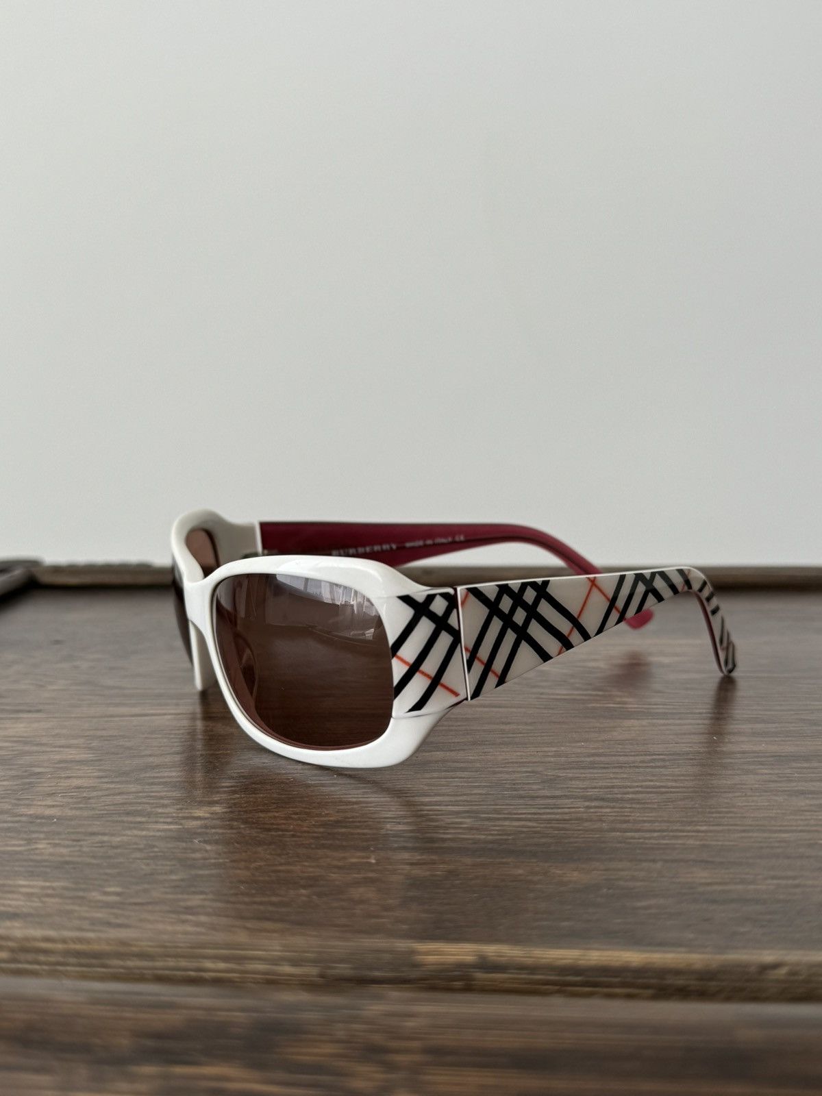 Burberry × Vintage Vintage Y2K Style Burberry Nova Check Women’s Sunglasses Size ONE SIZE - 1 Thumbnail