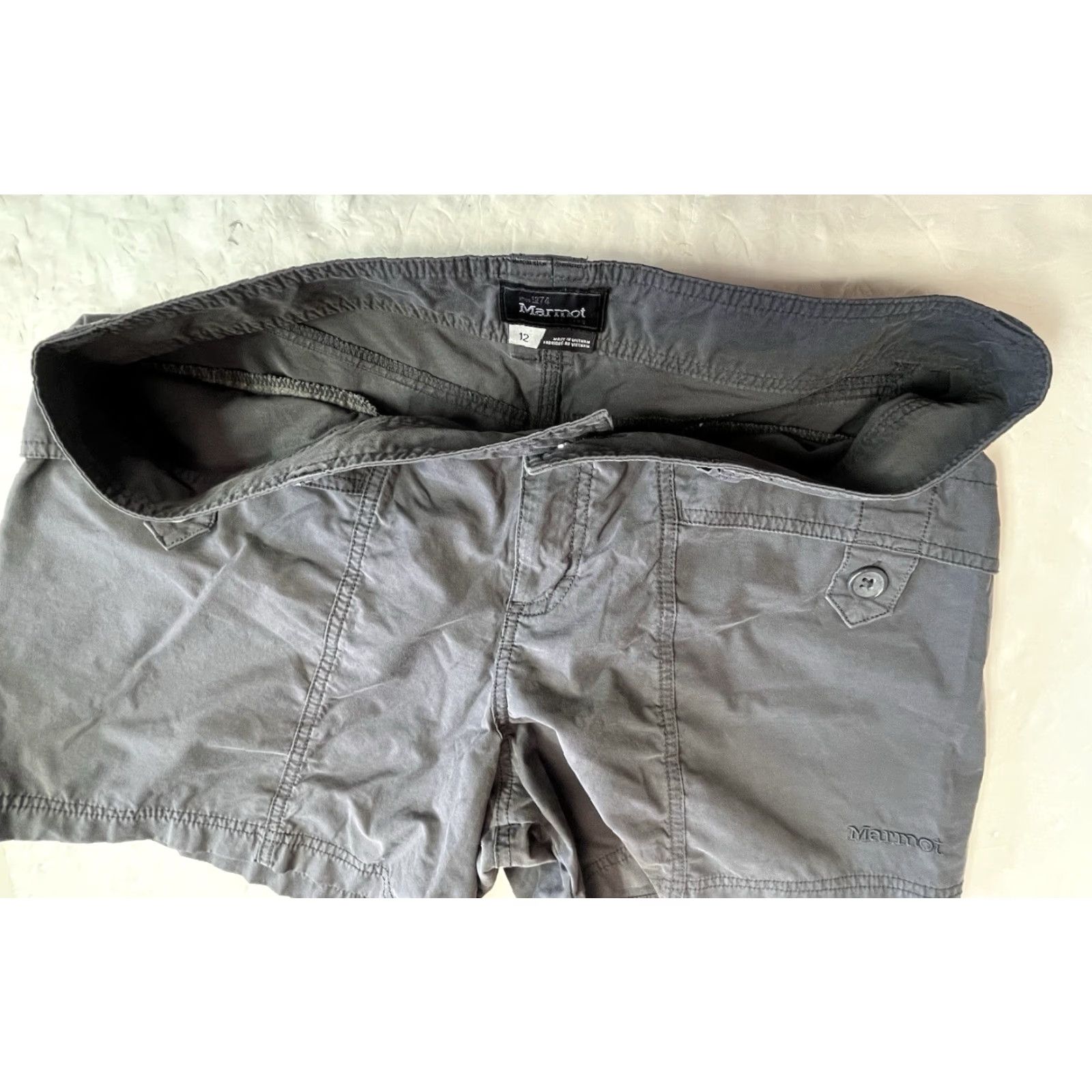 Marmot Marmot Shorts Women Regular Size 12 Charcoal Gray Lightweight Nylon Polyester Elastane Outdoor Hiking Cross Training Chino Pockets Logo VINTAGE No Size 34" / US 12 / IT 48 - 6 Thumbnail