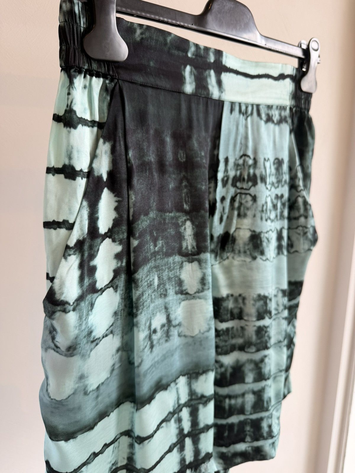 Other DELOS Printed Shorts Black Turquoise Shibori Tie Dye Size S Size 30" / US 8 / IT 44 - 2 Thumbnail