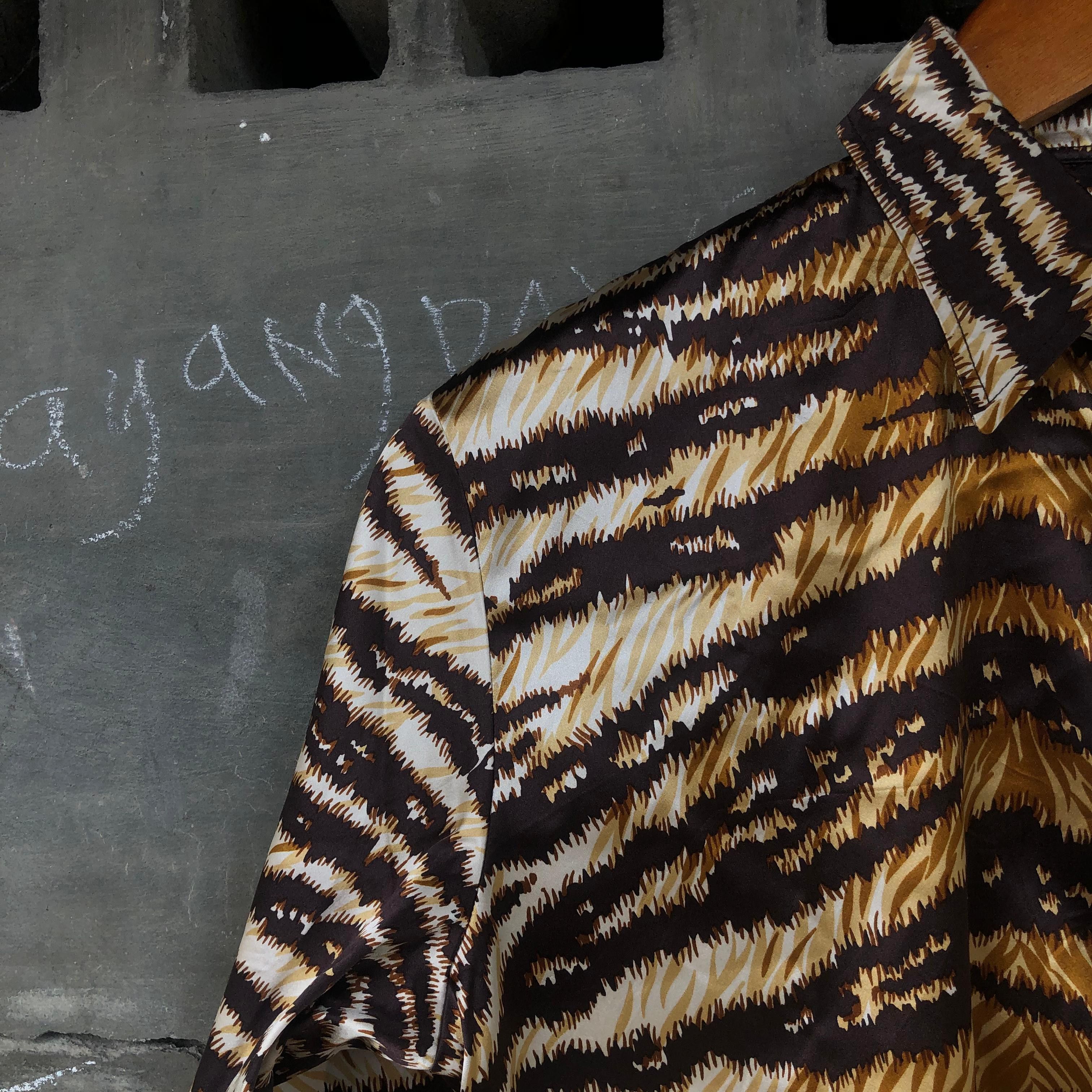 Dolce & Gabbana Dolce & Gabbana Tiger Stripe Silk shirt Size US M / EU 48-50 / 2 - 2 Thumbnail