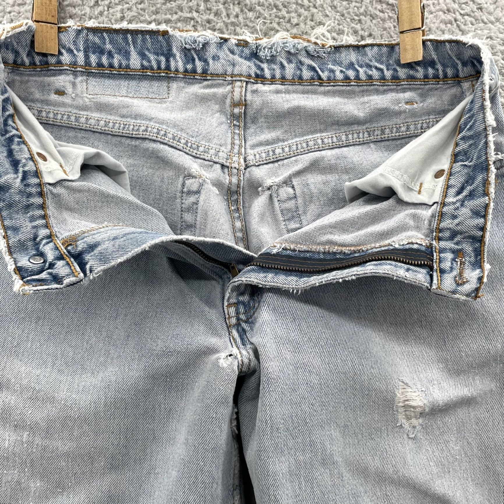 Levi's VINTAGE Levi's Jeans 560 Streetwear 90s 80s Y2k Denim Blue 31x34 Men Regular Slim Fit 5-Pocket Cotton Leather Patch Zipper Button Rise Mid fold Size US 31 - 7 Thumbnail