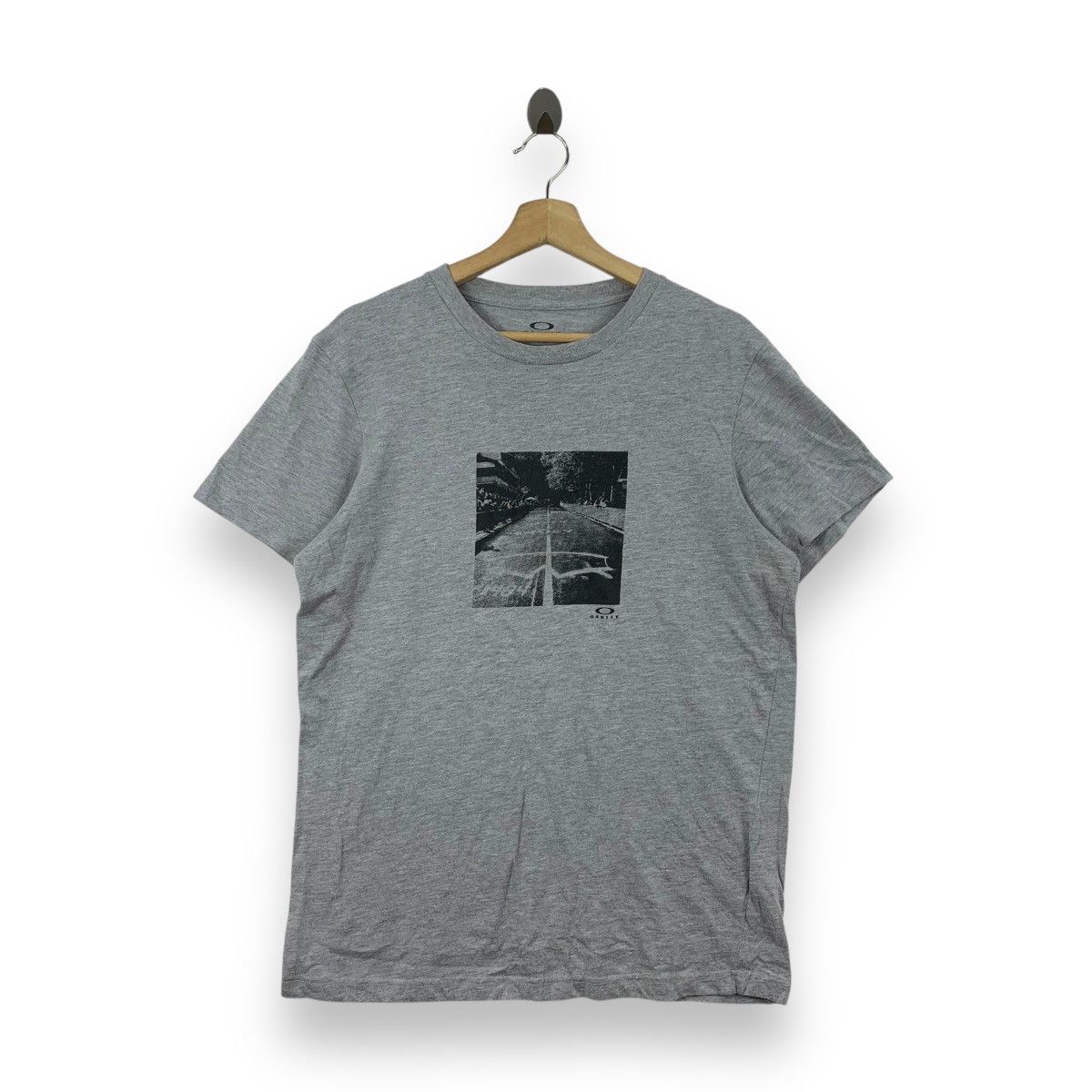 Oakley Vintage OAKLEY SKATEBOARD FOTOFOLIO Road Tee Size US L / EU 52-54 / 3 - 1 Thumbnail
