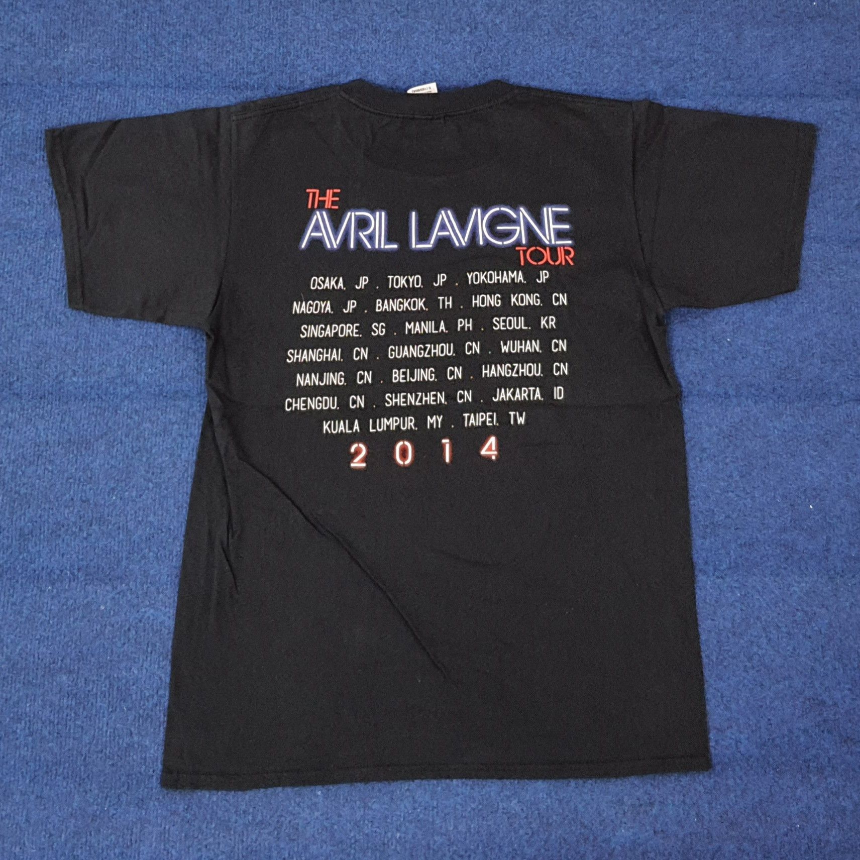 Band Tees Vintage The Avril Lavigne Tour 2014 Tshirt C259N18 Size US S / EU 44-46 / 1 - 3 Thumbnail