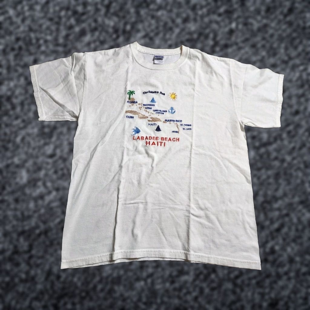 Gildan VINTAGE Gildan Labadee Beach Haiti Embroidered Travel Souvenir T-Shirt Large White Graphic Print 80s 90s Mens Size US L / EU 52-54 / 3 - 1 Thumbnail