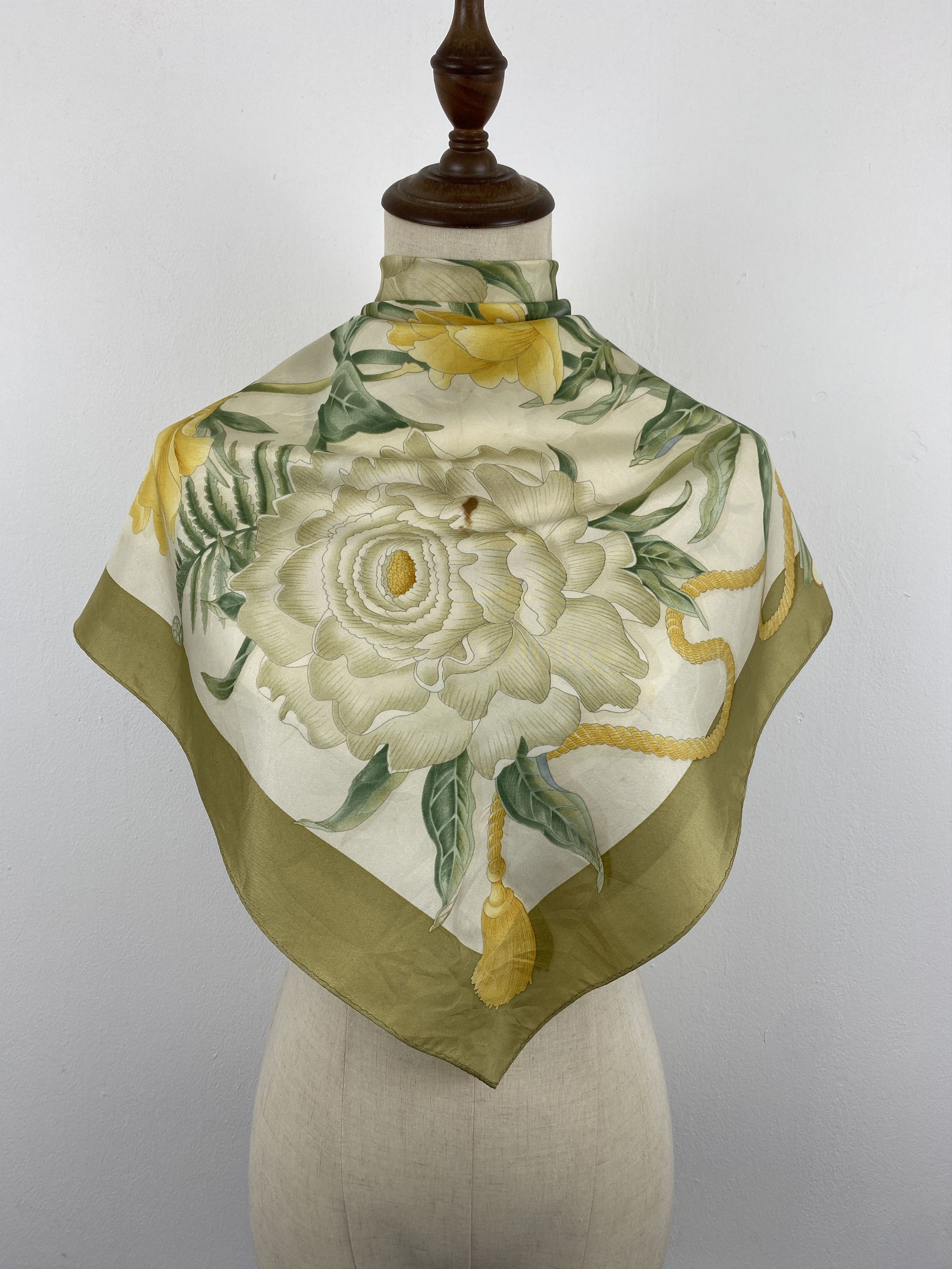 Japanese Brand Vintage Japanese Brand Floral Silk Scarf SN0100 Size ONE SIZE - 1 Thumbnail