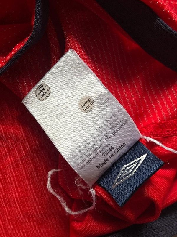 Umbro Umbro England 2004 - 2006 Sz M Football Soccer Rare Size US M / EU 48-50 / 2 - 9 Thumbnail