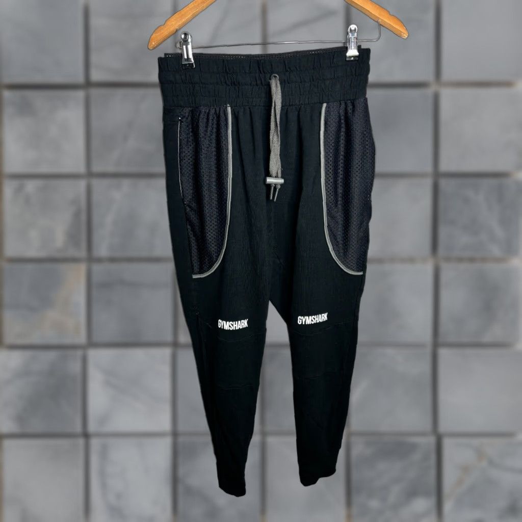 Gymshark Gymshark Women's Sweat Pants Jogger Black S Size Small Tailored athletic Logo Pockets Inseam 20" 8/10 Condition Size 28" / US 6 / IT 42 - 1 Thumbnail