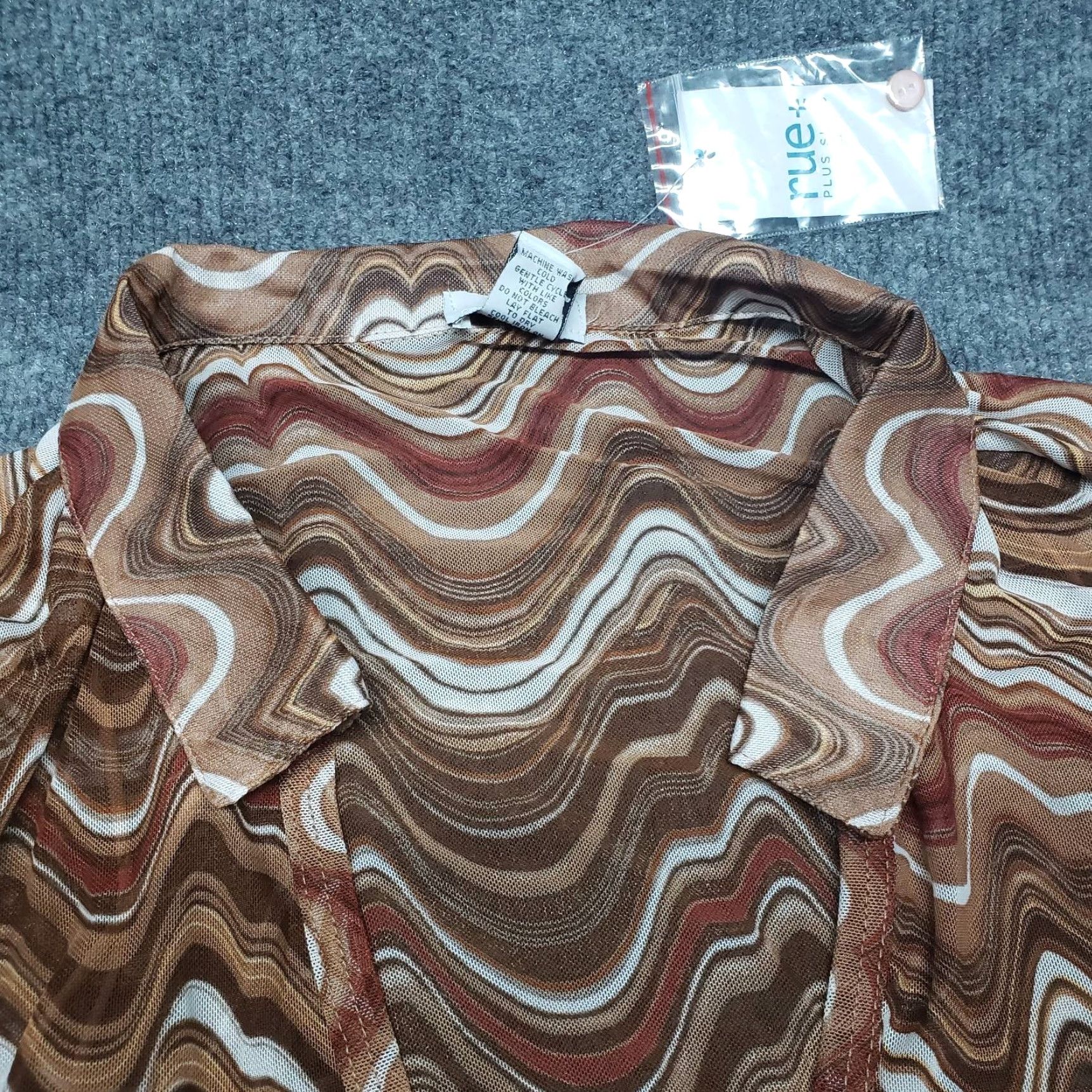 Vintage **Rue21 Brown Wavy Retro 4X Plus Size Cardigan Jacket Dress** User: Rue21 Brown Wavy Retro 4X Plus Size Cardigan Jacket Dress Size XXL / US 16-18 / IT 52-54 - 2 Thumbnail