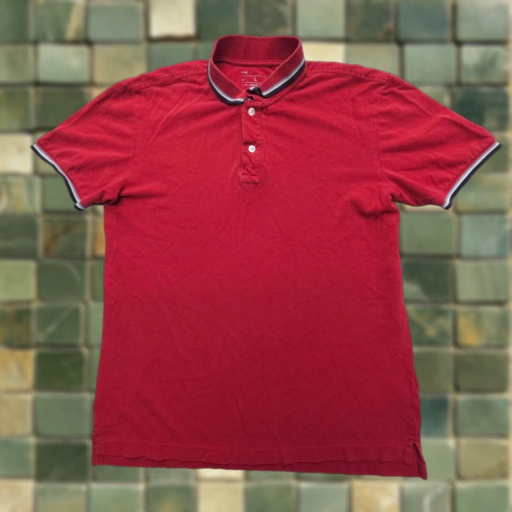 Gap VINTAGE Gap Polo Shirt Mens L Red Slim Muscle Fit 2000s Preppy Knit Polo Shirt Button Collar Casual Size US L / EU 52-54 / 3 - 1 Thumbnail