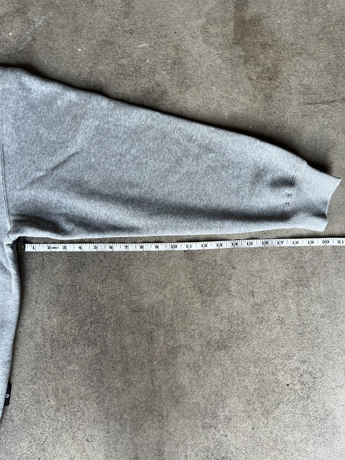 GU × Japanese Brand × Undercover GU X UNDERCOVER KOSMIK NOISE GREY SWEATSHIRT (M) Size US M / EU 48-50 / 2 - 12 Thumbnail