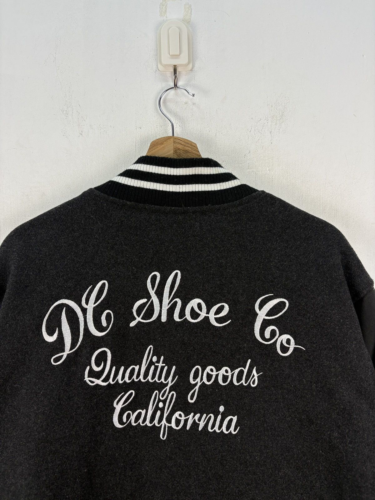 DC Vintage Dc Shoes Varsity Jacket Wool Size US L / EU 52-54 / 3 - 8 Thumbnail