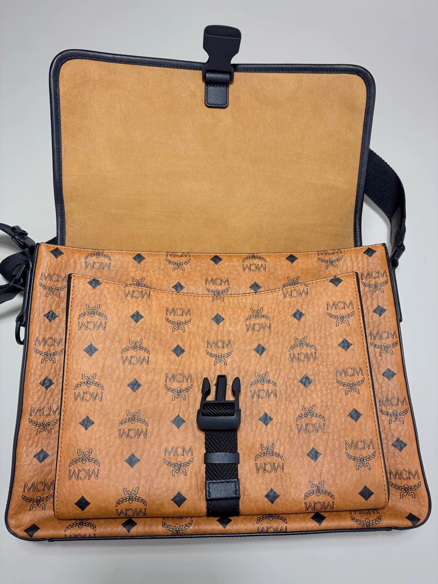MCM MCM Messenger Bag & Crossbody Bag Size ONE SIZE - 5 Thumbnail