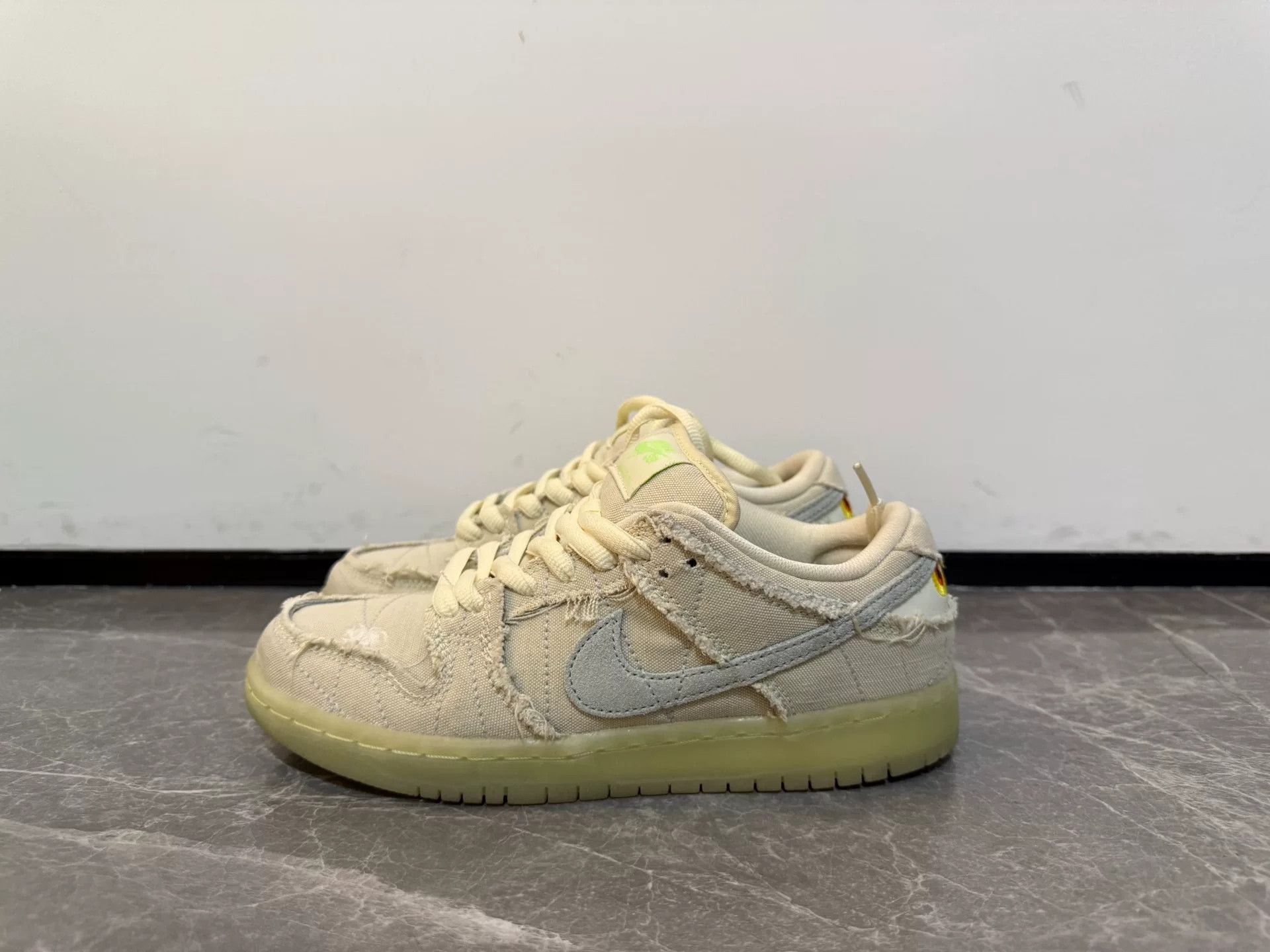 Nike Nike Dunk Halloween Glow-in-Dark Beige Size US 6 / EU 39 - 1 Thumbnail