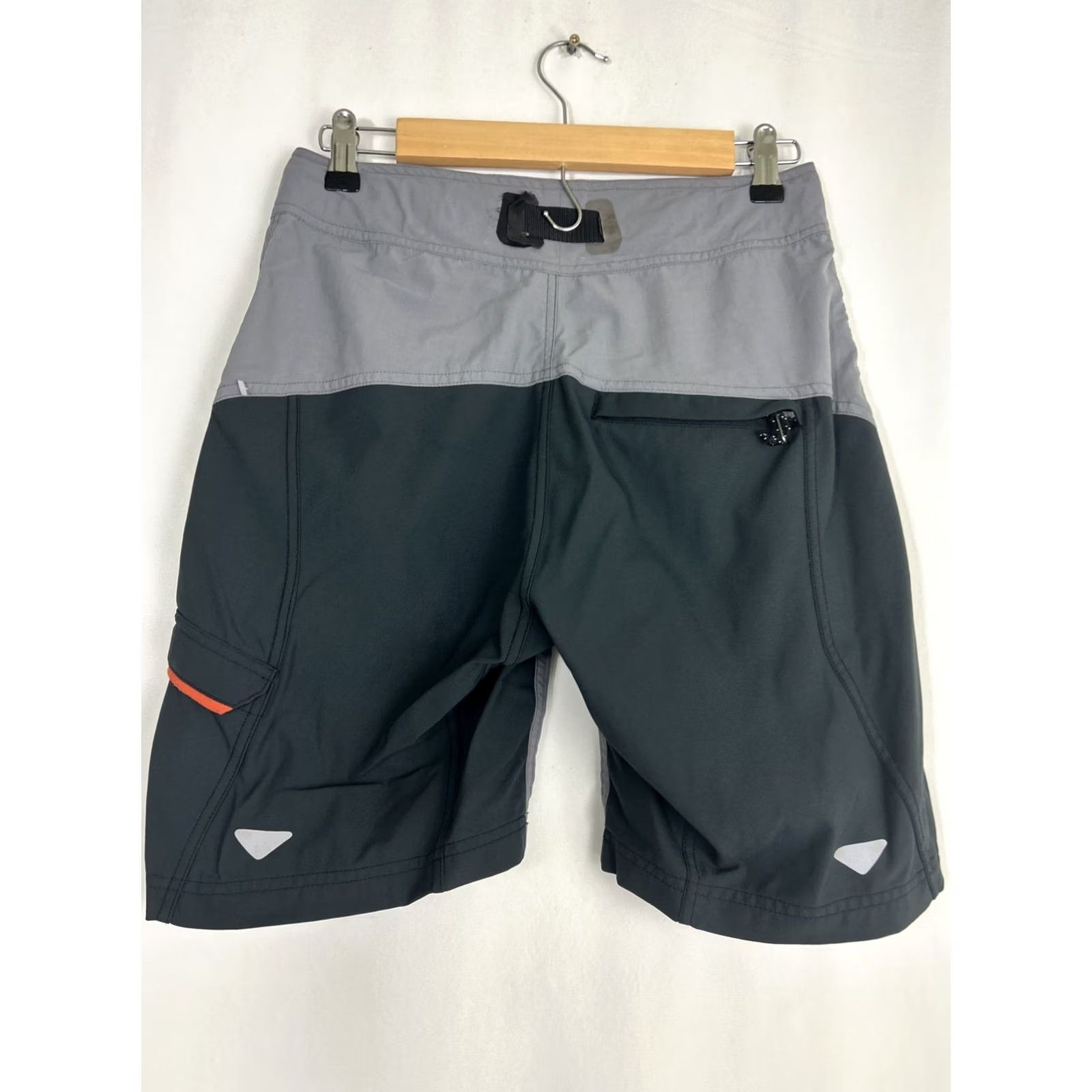 Mountain Hardwear Mountain Hard Wear Shorts Hiking Womens 8 Gray Belted Hook & Loop 4-Pocket Lightweight Quick Dry Utility Outdoor 90s Size 30" / US 8 / IT 44 - 7 Thumbnail