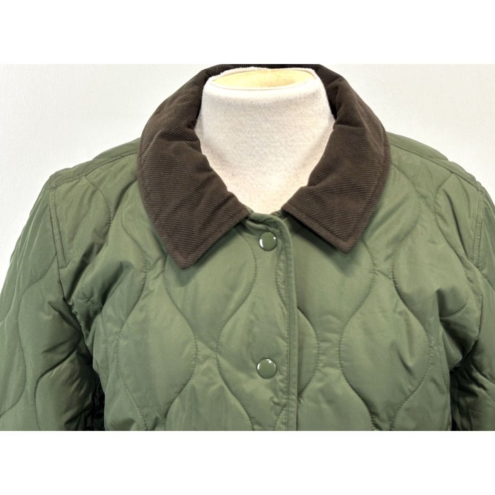 J.Crew J.Crew Jacket Women's L Green Quilted Barn Coat Corduroy Collar Snap Preppy Jacket/Coat Short Sleeve Adaptive: None Size L / US 10 / IT 46 - 5 Thumbnail