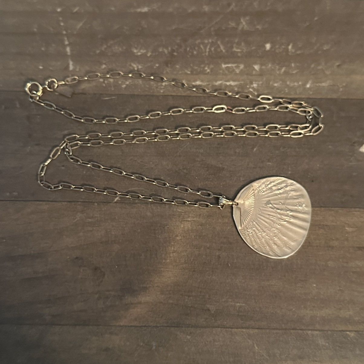 Other × Vintage Vintage Emmons gold tone Chinese fan pendant necklace Size ONE SIZE - 2 Thumbnail