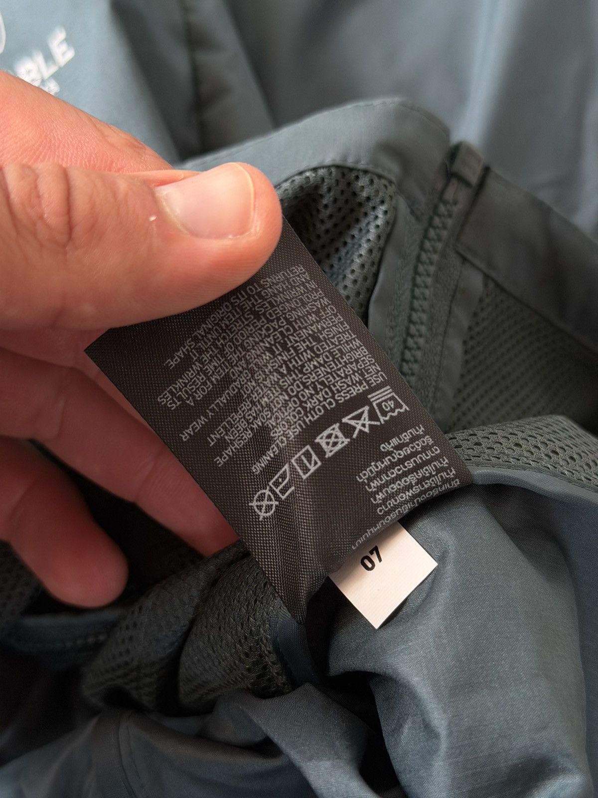 Uniqlo Uniqlo Hybrid Packable Outwear Monochrome Urban Style Jacket Size S / US 4 / IT 40 - 17 Thumbnail