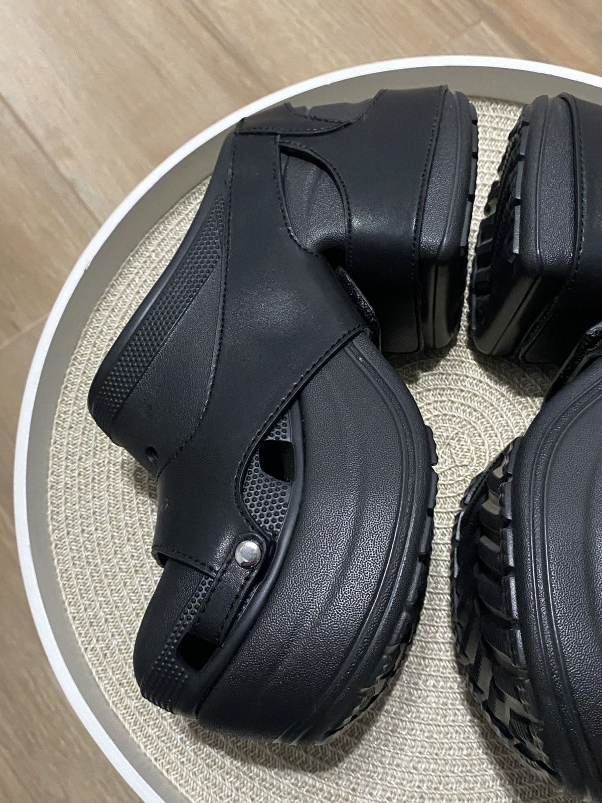 Crocs Crocs x Feng Chen Wang Black Siren Clogs M5 W7 Authentic Size US 7 / IT 37 - 5 Thumbnail