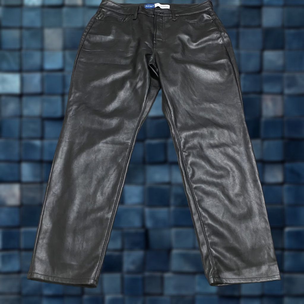 Old Navy Old Navy Pants Womens 12 Black High-Rise OG Straight Faux Leather Vegan Zip Pant Womens 12 Black High-Rise OG Straight Faux Leather Vegan Zip Size 34" / US 12 / IT 48 - 1 Thumbnail