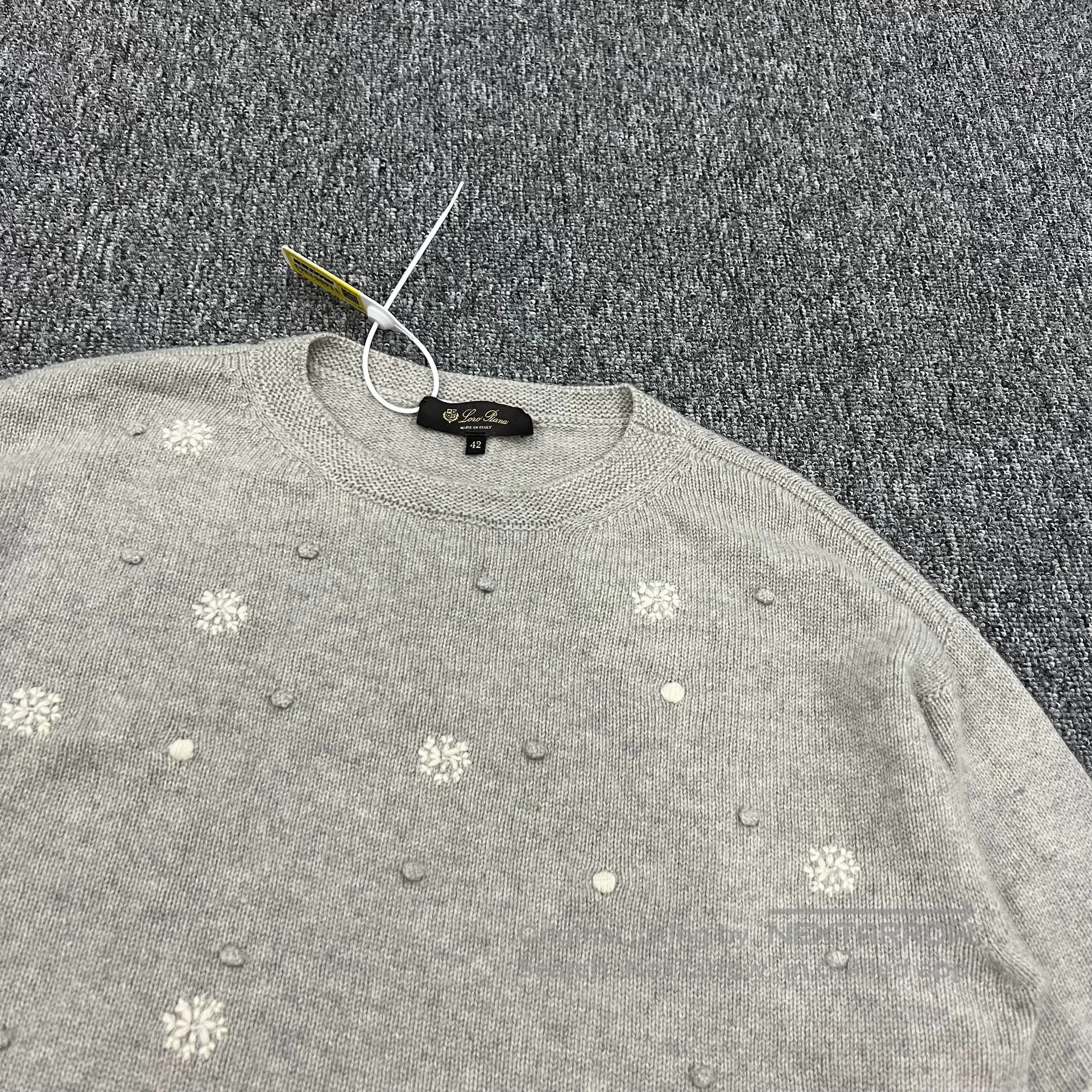 Loro Piana LORO PIANA size 42 Christmas Limited Edition: Snowflake Cas Size US M / EU 48-50 / 2 - 3 Thumbnail