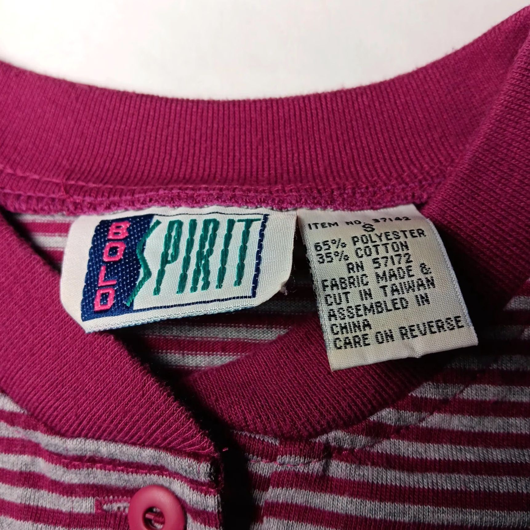 Vintage VINTAGE Bold Spirit Shirt Womens S Pink Gray Crew Neck Short Sleeve Button Knit 1990s Grunge Basic Crest Casual Size S / US 4 / IT 40 - 5 Thumbnail