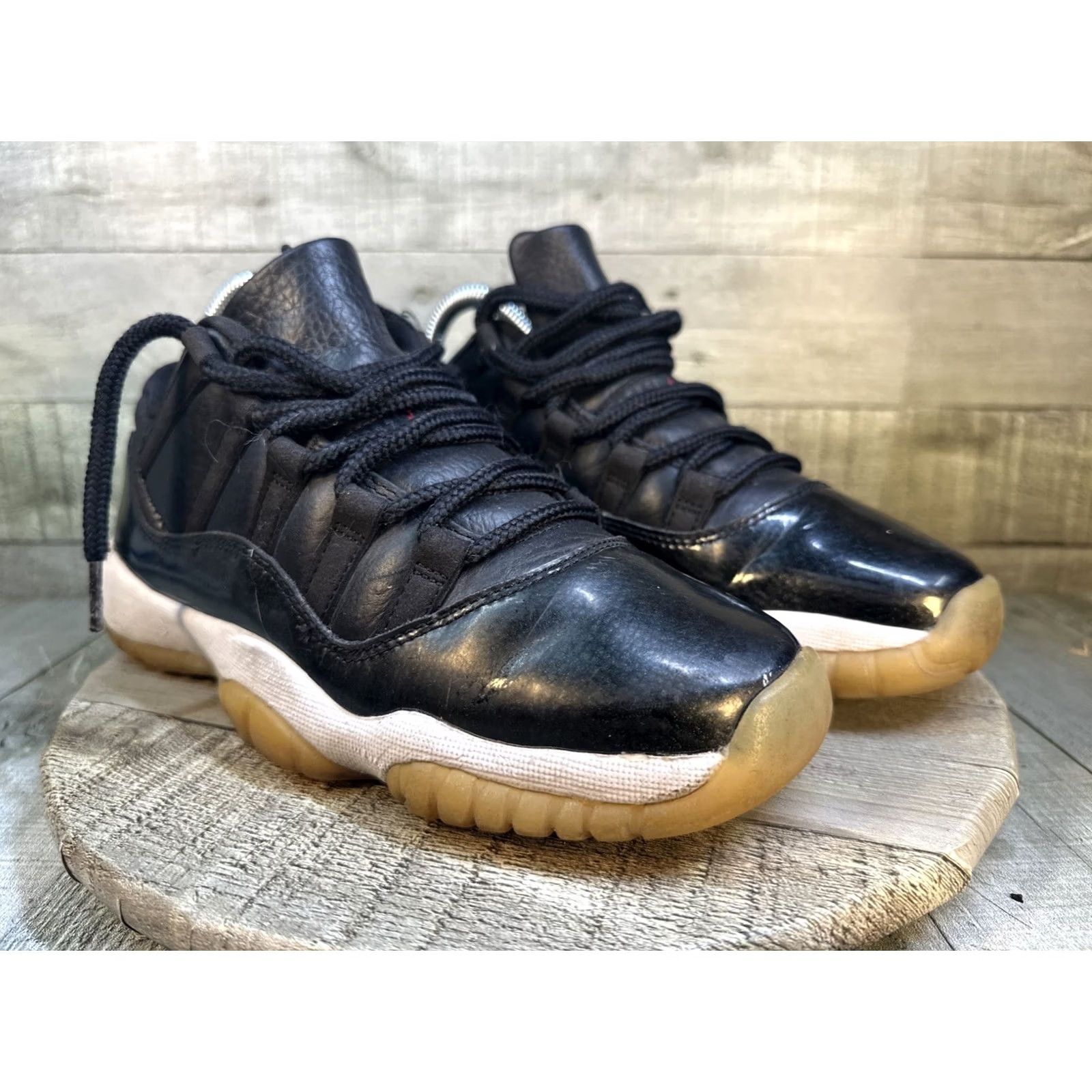 Jordan Brand Size 6 Jordan 11 Retro Low GS 72-10 Sneaker Men Black Air Jordan 11 2022 Low Top Size US 6 / EU 39 - 2 Thumbnail