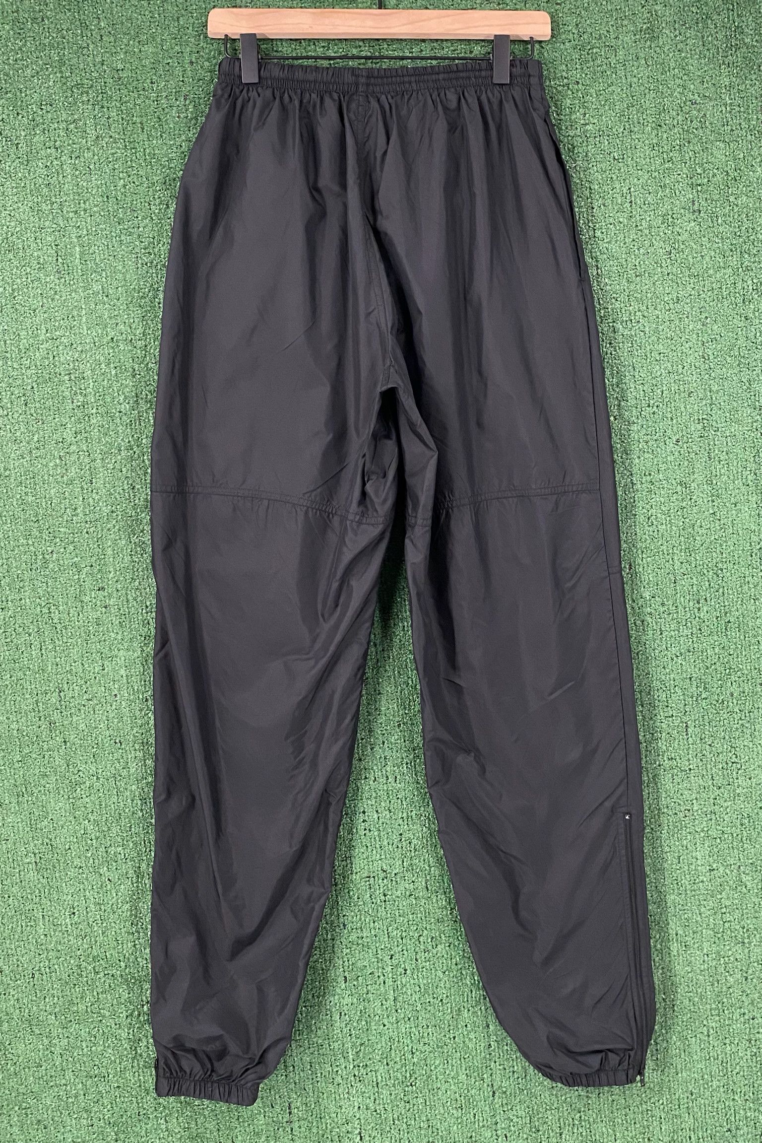 Nike 90’s Nike Spellout Grey Tag Black Windbreaker Pants Medium Size US 34 / EU 50 - 6 Thumbnail