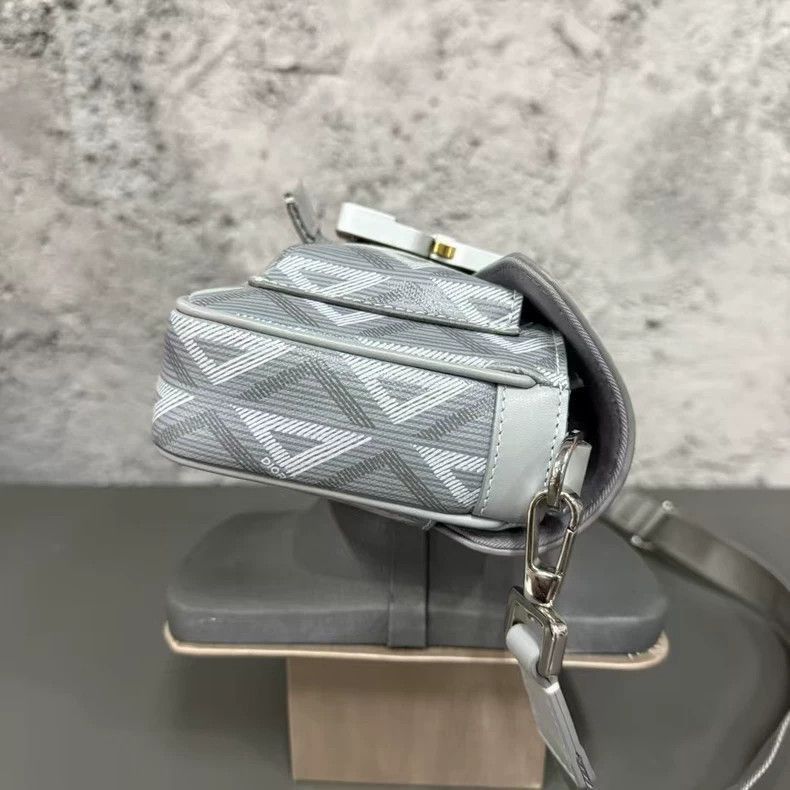 Dior DIOR Hit The Road Camera Bag Crossbody-2505 Size ONE SIZE - 4 Thumbnail
