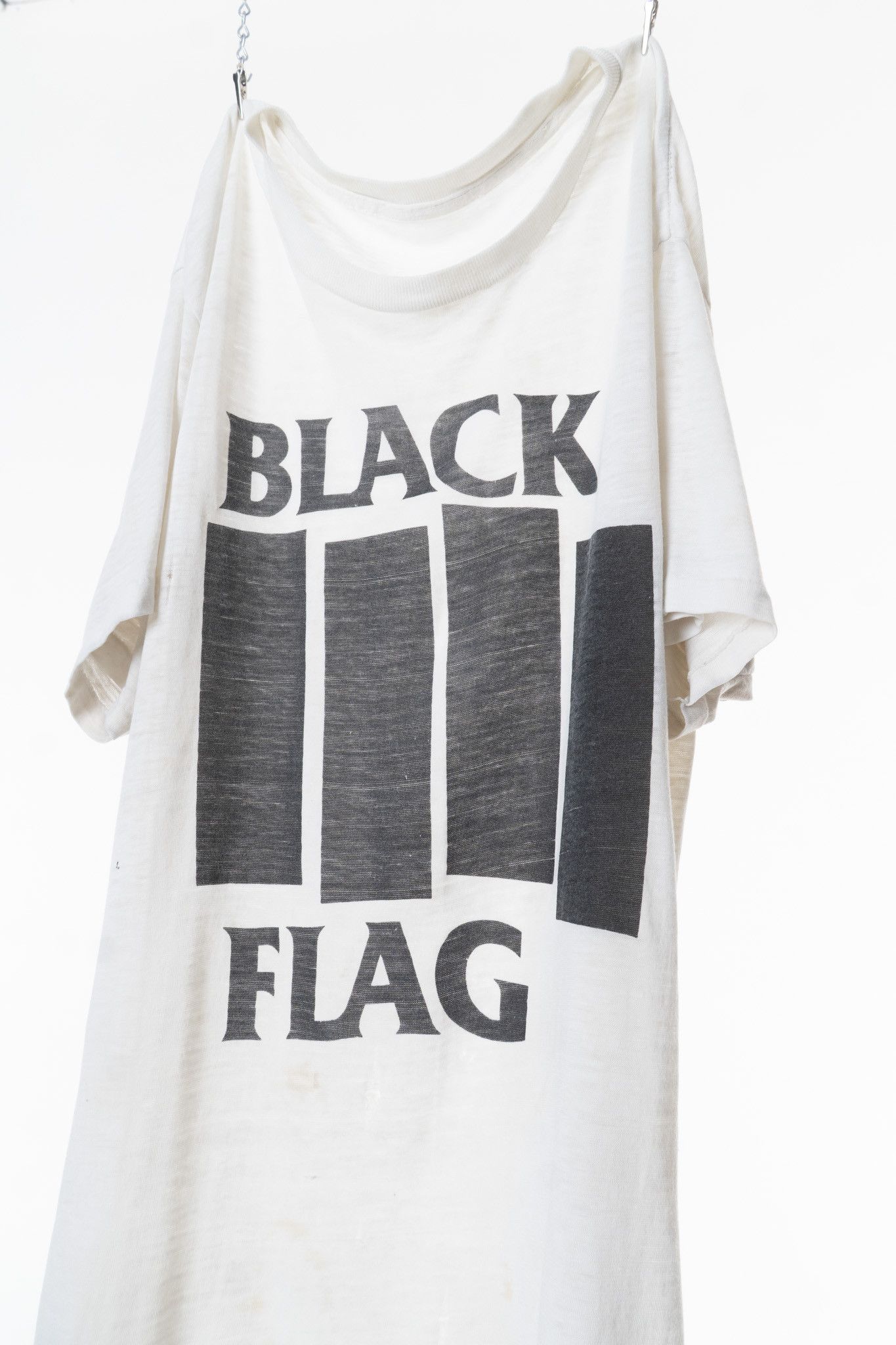 Vintage VINTAGE 1980s BLACK FLAG THRASHED BARS T-SHIRT Size US L / EU 52-54 / 3 - 2 Thumbnail