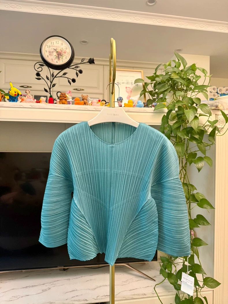 Issey Miyake Issey Miyake size:3 Frozen blue top with long sleeves Size XS / US 0-2 / IT 36-38 - 1 Thumbnail